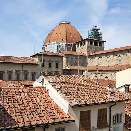 Great Apts Few Steps To The Duomo-3