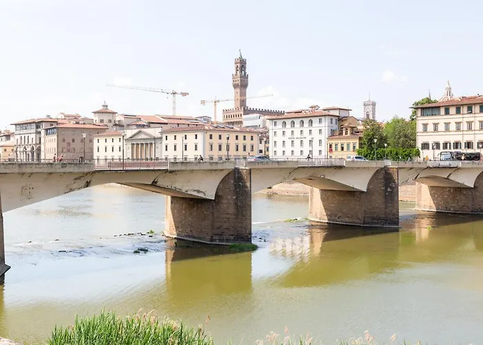 Guesthost - I Renai - Ponte Delle Grazie Modern Apartment